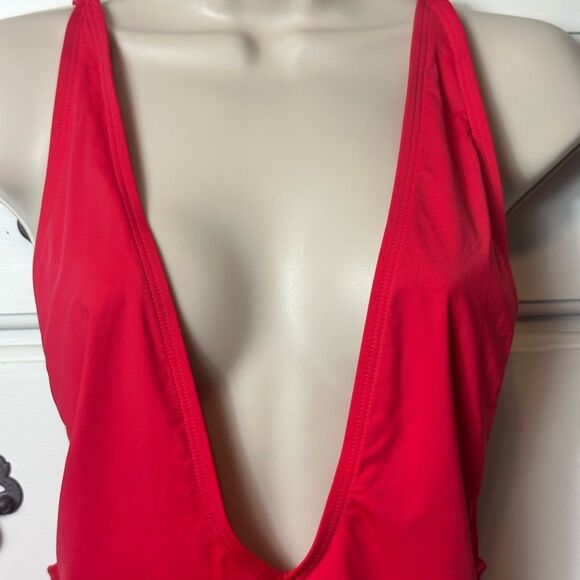 Deep Plunge One Piece Swimsuit‎ - Picture 5 of 15